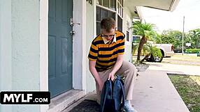 Bombshell Milf Elisa Bethann Fucks Nerdy Neighbor