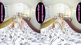 În sesiunea de medicină naturală, modelele mature Nathaly, Cherie, Sofia și Vinna își ling pizzele intim