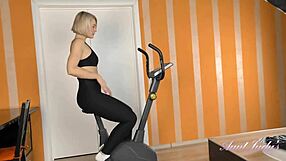 watch this 40yo milf natie get horny in yoga pants during workout?