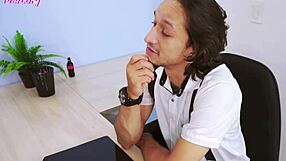 Compañero se esta follando a la mujer del jefe y nos prendemos al verlos follar, joining the office foursome