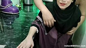 見てよインド-Muslim妻がブルカ姿でキッチンでガン突き！