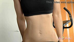 watch this 40yo milf natie get horny in yoga pants during workout?