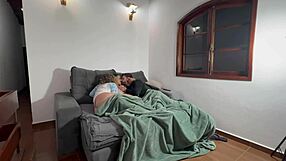 fudendo a esposa enquanto o corno assistia