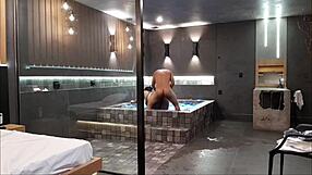 Levei Minha Amiga ao Motel de Luxo, Ela Adorou e Liberou o Cuzinho