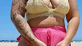 I Found a Lover at the Beach and Now Flash My Big Pussy Lips to Tease Him Hard