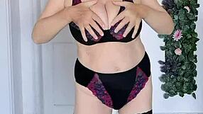 Congressmans wife caught stealing pays with threesome in garage