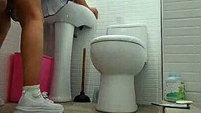 Cikgu Inggeris Tunjuk Semua Dalam Mini Skirt