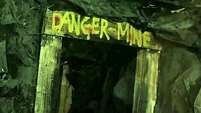 Kaia and cindy are gold diggers