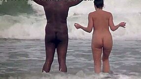 واو، مزيد من الزب الأسود ينيك على الشاطئ العاري! هل تصدق هذا الفعل البري؟ جرب العينة المجانية!