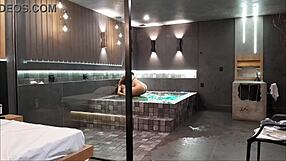 Levei Minha Amiga ao Motel de Luxo, Ela Adorou e Liberou o Cuzinho