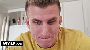 Vroči pastorek free use bogate mačehe Crystal Clark v globokem grlu roleplay za boleča jajca z divjim cumshotom - freeuse milf