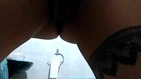 Rico squirt en la tina - latina masturbation climax.