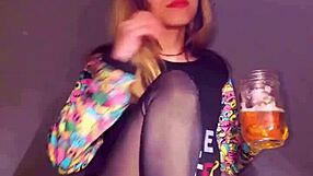 Bonneyuwu Pakai Piyama Colmek Pake Dildo dan Boneka