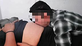 Latina MILF elsker navleslikk-fetish økt