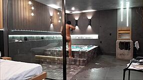 Levei Minha Amiga ao Motel de Luxo, Ela Adorou e Liberou o Cuzinho