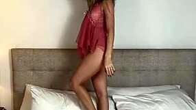 i'm heidy pino showing off my natural tits on webcam