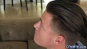 Amadora teen vestida recebe punheta e boquete no pau monstro em cenário real