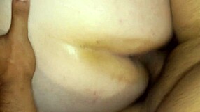 Jadi teman wanita saya minta creampie anal dalam dan bertingkah macam pelacur bertatto