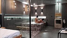 Levei Minha Amiga ao Motel de Luxo, Ela Adorou e Liberou o Cuzinho