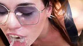 Aprilbigass chats about her big ass in this web session