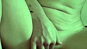 Hanysy, The Sexy Mature Mommy, Masturbates With A Vibrator