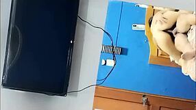 Otčím, dej mi to líp, takhle mě šukej v okně, naladím se, poskakuju ti až vystříkneš a skočím na tebe dokud ti nerozdrtím koule