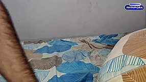 人妻が寝取られ男に騎乗位でイキ狂い絶頂