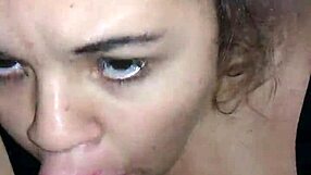 Slut giver blowjob til stor pik