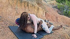 Wow, a seggét megdugták és creampie-t kapott