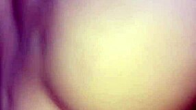 Gozando na bunda da bonequinha sex toy