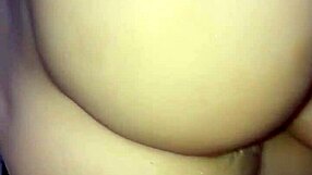 Gozando na bunda da bonequinha sex toy