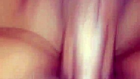 Mi vecina gime de placer cuando su marido no está en casa