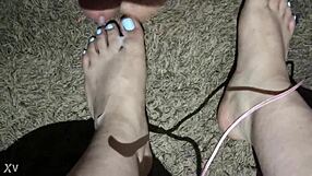i cum on her sexy feet and toes
