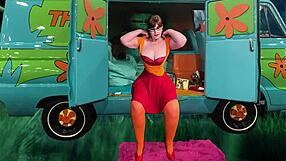 Vaau! Baba Velma Dinkley sesa kurac kot prava detektivka v kostumu