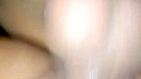 Mi vecina gime de placer cuando su marido no está en casa