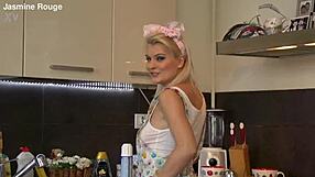 i'm a housewife going crazy in the kitchen