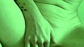 Hanysy, The Sexy Mature Mommy, Masturbates With A Vibrator