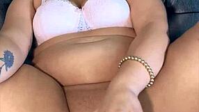 كسي بيتبلل جامد، عايز تشوف رذاذي بالديلدو ده؟