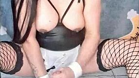 Latina Babe Flashes Ass While Fucking Big Dildo And Squirting!