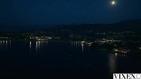 Čudovita dvojica Fibi Euro in Emiri Momota deli ogromnega kurca v trojčku!