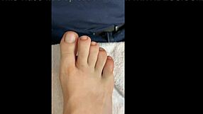 Speaking with my followers and showing my feet