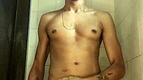 thick pau grosso throbbing in the shower