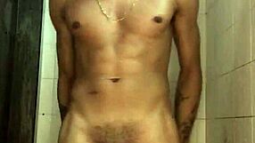 thick pau grosso throbbing in the shower