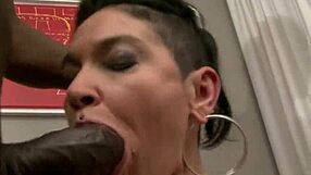 巨乳アマチュアが黒人デカチンに興奮してセックス