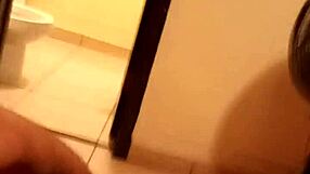 Rocky Tajauta cítí intenzivní rozkoš z hlubokého lízání prdele a análního rimjobu