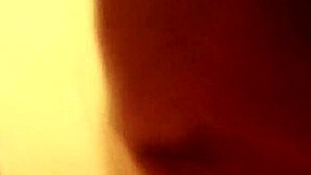 רוקי טג'אוטה נהנית מליקוק תחת עמוק ורימג'וב אנאלי אינטנסיבי