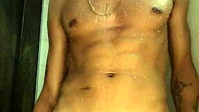 thick pau grosso throbbing in the shower