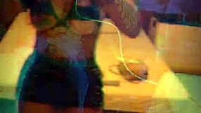 hey, couldn’t hold back and took off the cover in the street, huh??