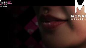 Wow denne asiatiske babe giver blowjob og rider i fisse-spil