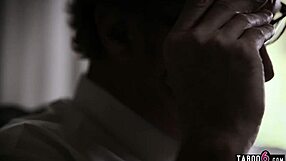 Hej, ta teenagerka 18+ roztleskávačka s copánky právě navštívila pro nějakou tabu realitu zábavu